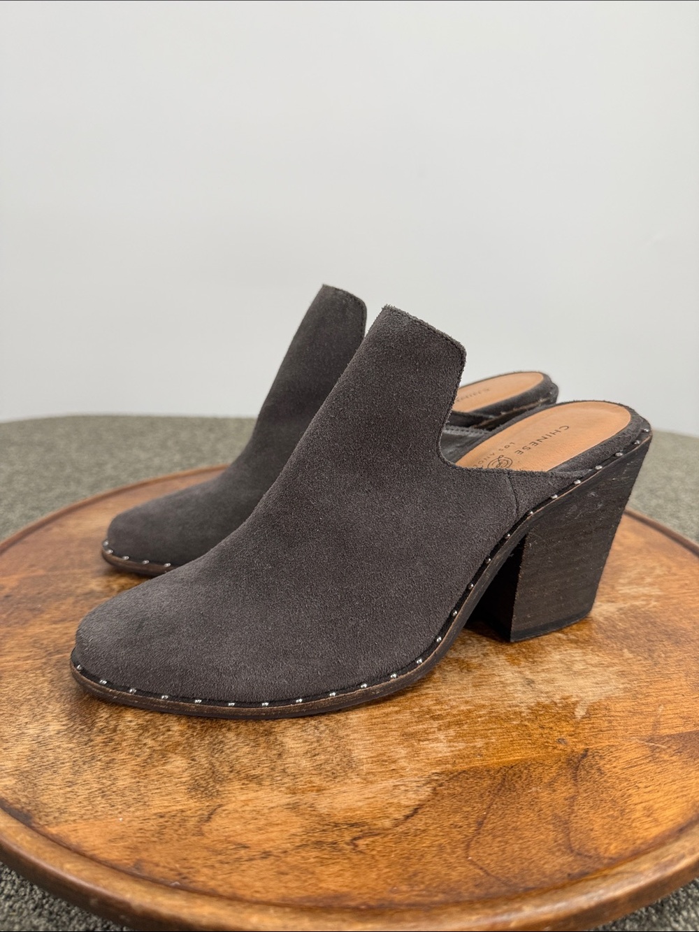 CL Chinese Laundry Shoes Wm 9 Springfield Mules Clog Gray Suede Heels Studded